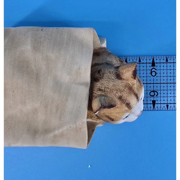 Vintage Mann Music Box Cat Paper Bag Plays "Memories" Kitten Japan 1982 Ceramic - Picture 7 of 9